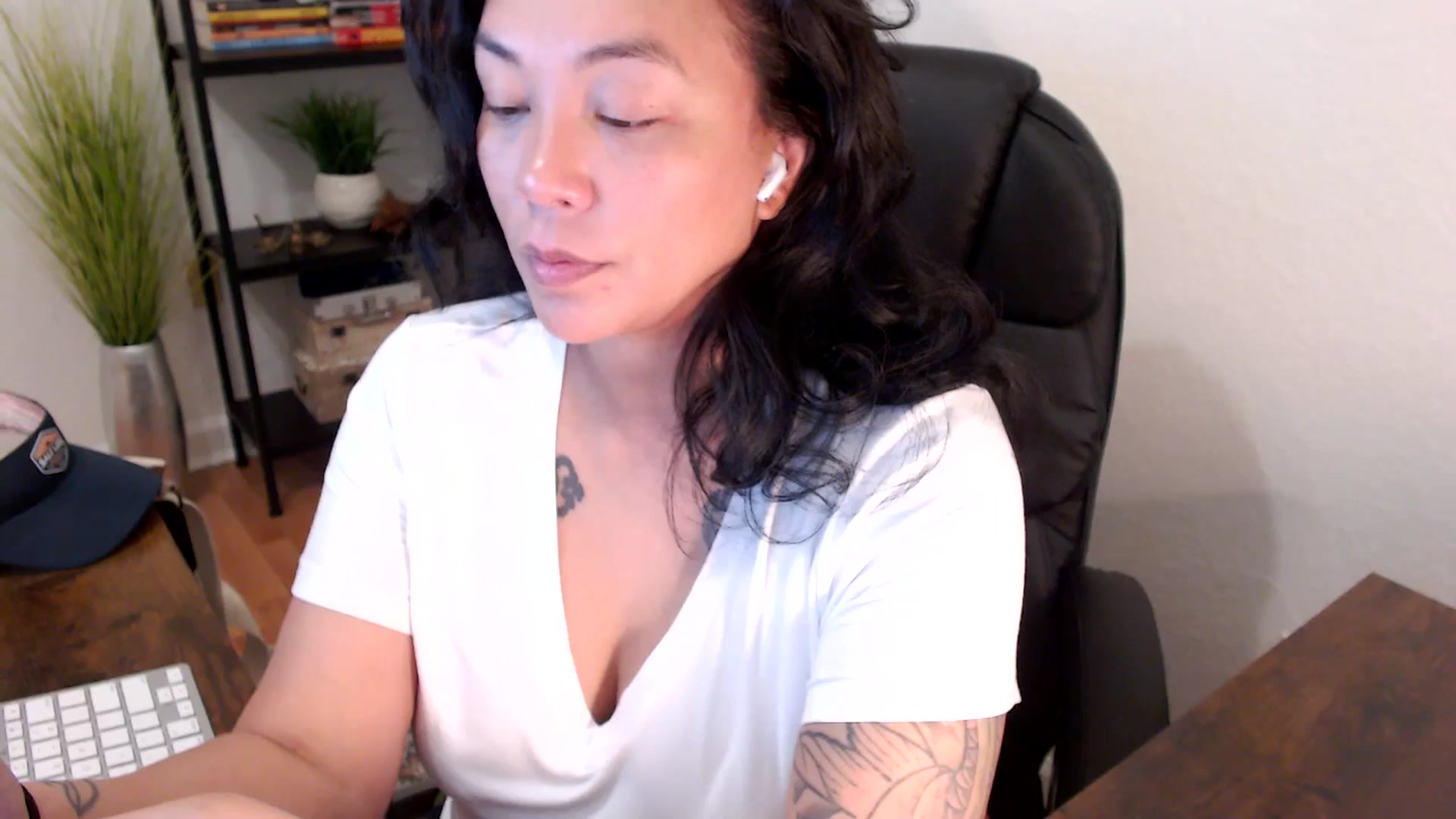 Gallery image thumbnail from MickaylaStar's myfreecams stream on, 03/26/2025, 17:38 image 5 of 20