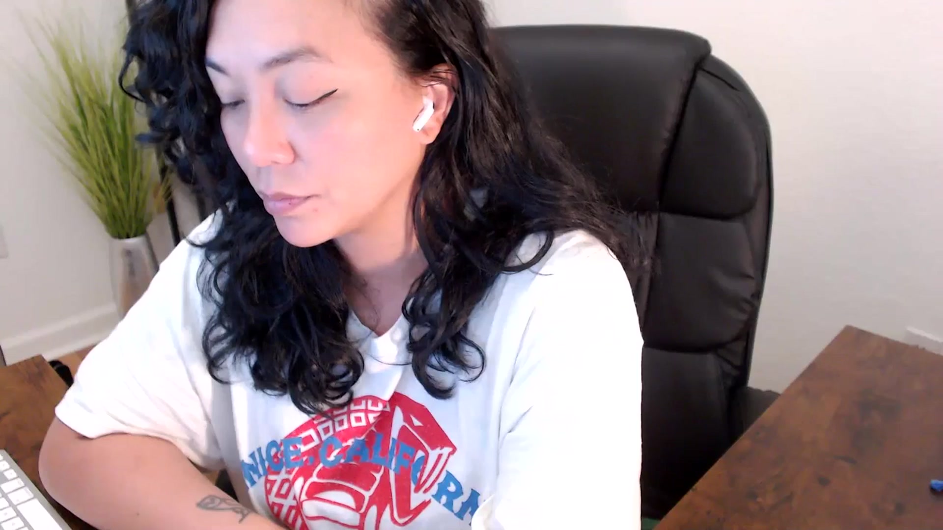 Gallery image thumbnail from MickaylaStar's myfreecams stream on, 03/28/2025, 19:01 image 3 of 20