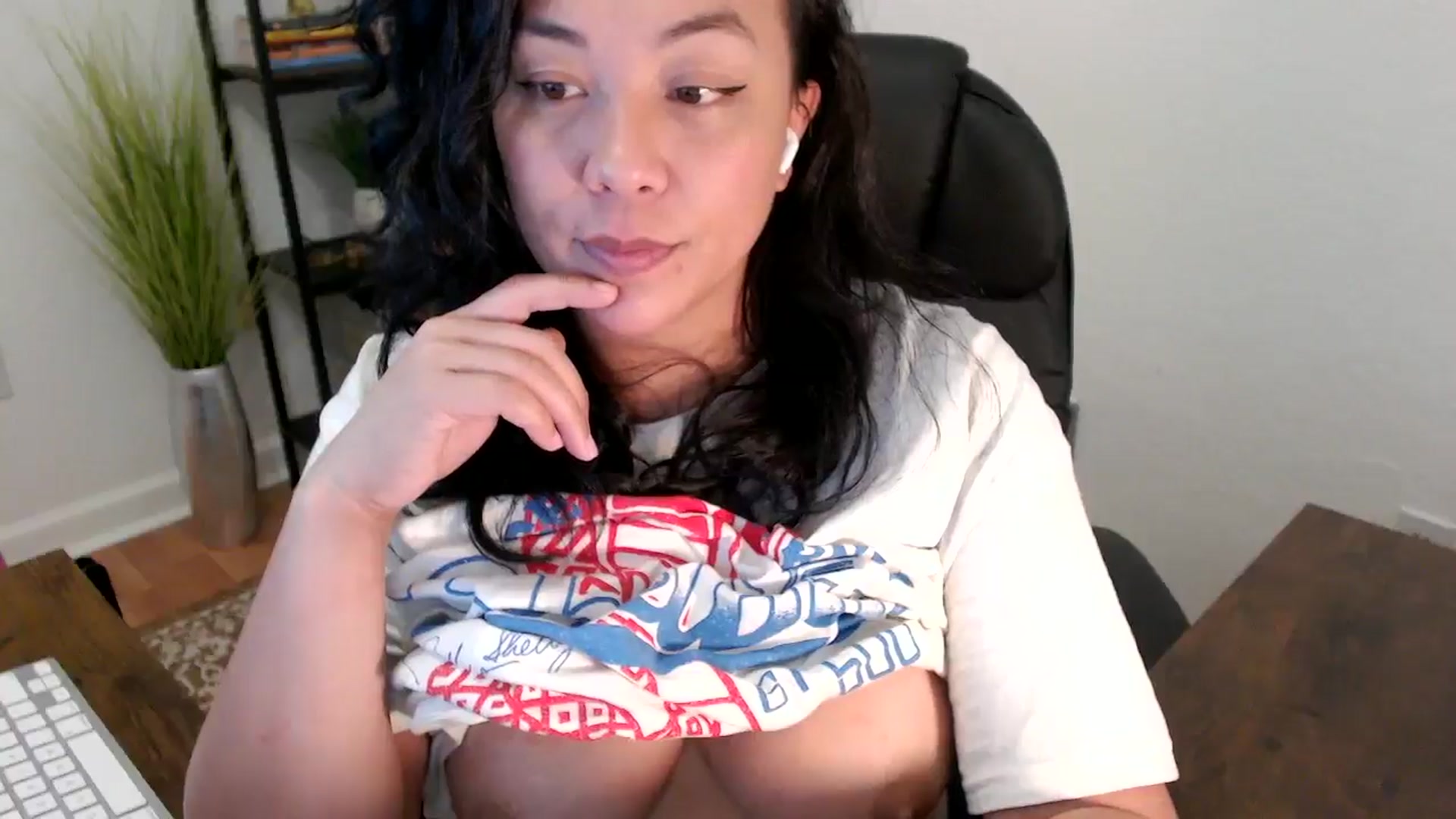 Gallery image thumbnail from MickaylaStar's myfreecams stream on, 03/28/2025, 20:11 image 9 of 20