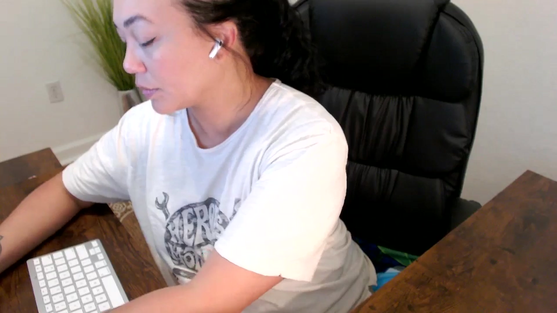 Gallery image thumbnail from MickaylaStar's myfreecams stream on, 03/31/2025, 16:35 image 11 of 20