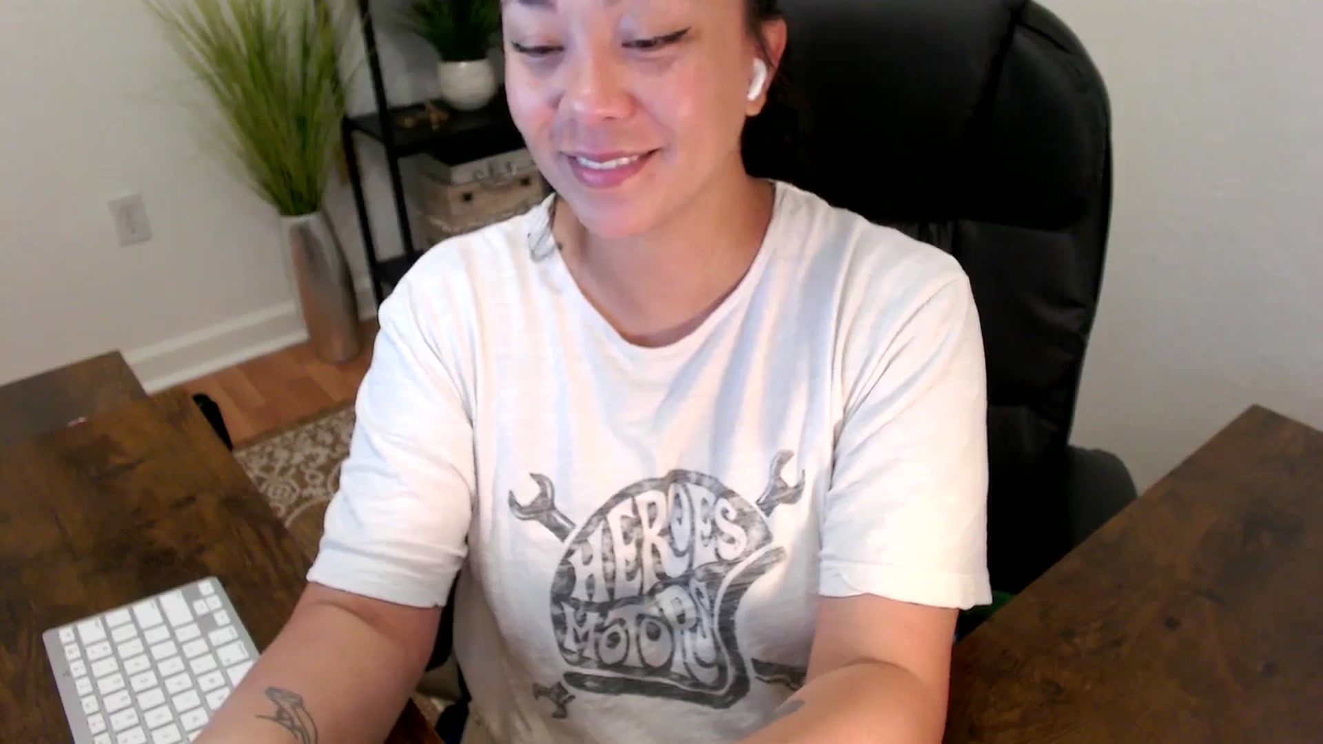 Gallery image thumbnail from MickaylaStar's myfreecams stream on, 03/31/2025, 16:35 image 14 of 20