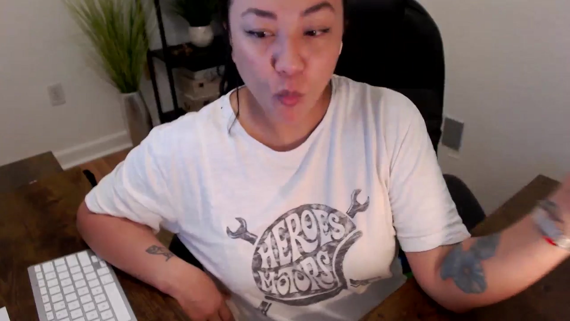 Gallery image thumbnail from MickaylaStar's myfreecams stream on, 03/31/2025, 16:35 image 10 of 20
