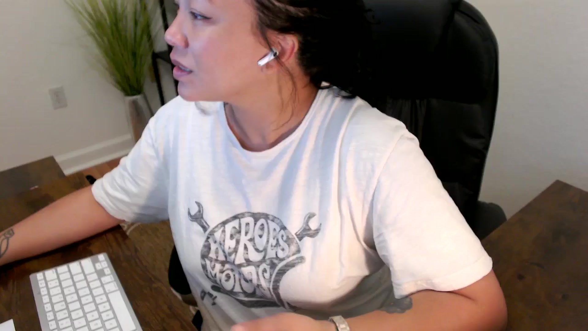 Gallery image thumbnail from MickaylaStar's myfreecams stream on, 03/31/2025, 16:35 image 9 of 20
