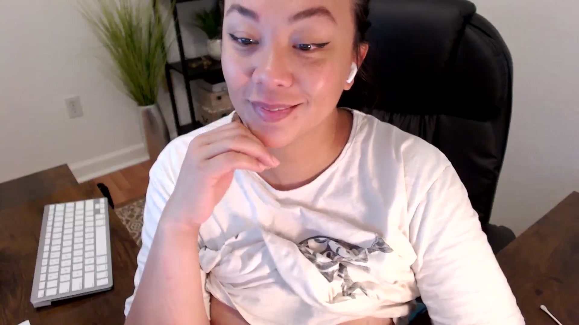 Gallery image thumbnail from MickaylaStar's myfreecams stream on, 03/31/2025, 16:35 image 2 of 20