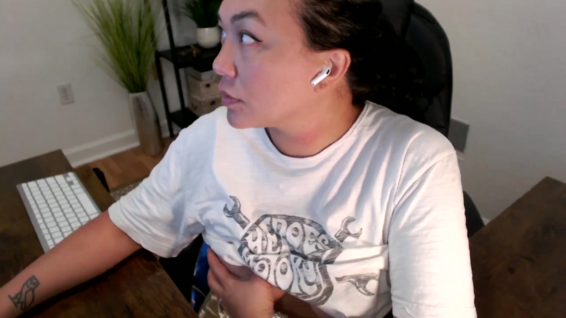 Gallery image thumbnail from MickaylaStar's myfreecams stream on, 03/31/2025, 18:11 image 12 of 20