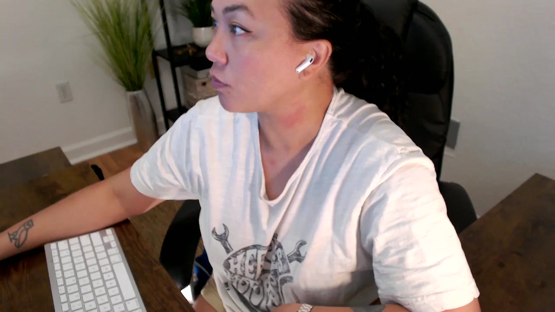 Gallery image thumbnail from MickaylaStar's myfreecams stream on, 03/31/2025, 18:11 image 2 of 20