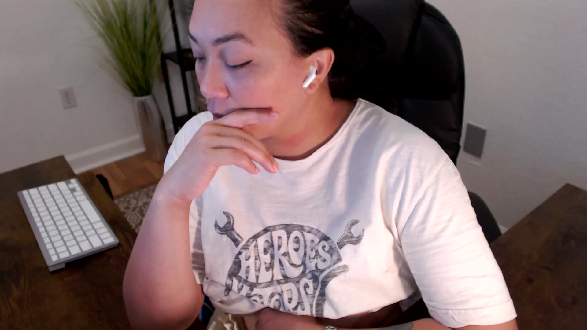 Gallery image thumbnail from MickaylaStar's myfreecams stream on, 03/31/2025, 18:11 image 14 of 20
