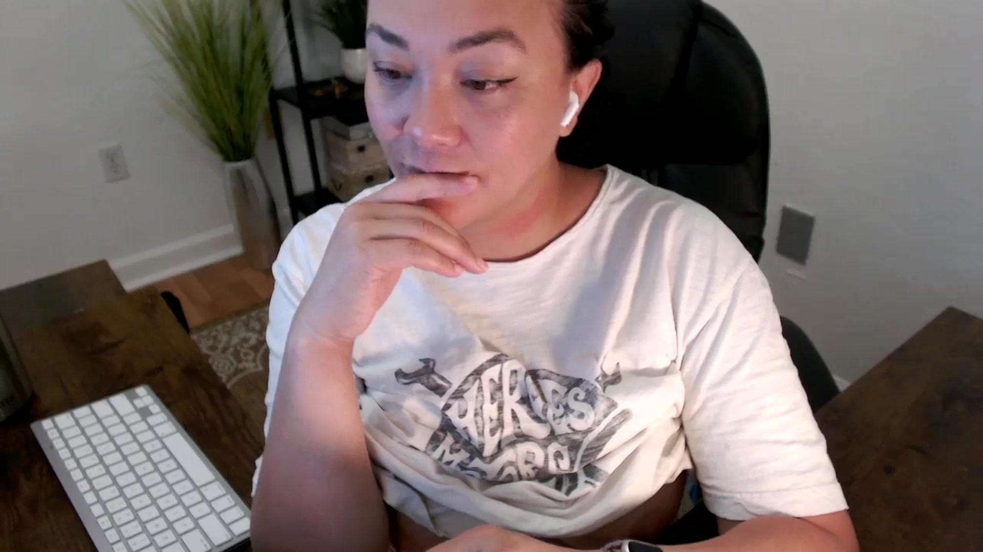 Gallery image thumbnail from MickaylaStar's myfreecams stream on, 03/31/2025, 18:11 image 6 of 20