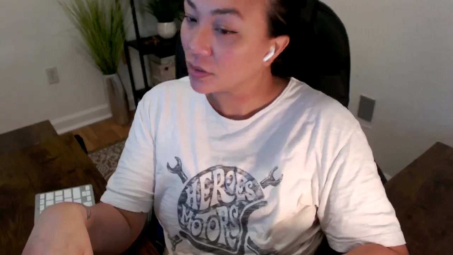 Gallery image thumbnail from MickaylaStar's myfreecams stream on, 03/31/2025, 18:11 image 18 of 20