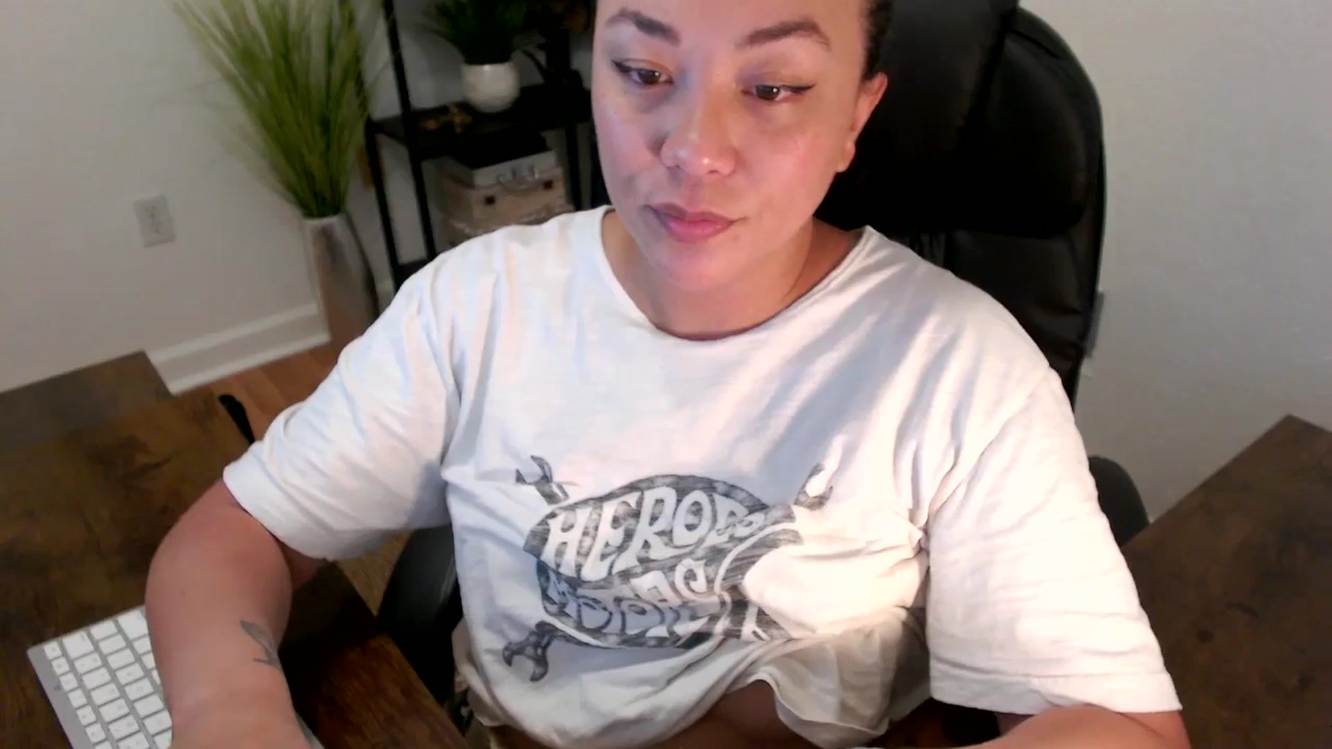 Gallery image thumbnail from MickaylaStar's myfreecams stream on, 03/31/2025, 20:09 image 19 of 20