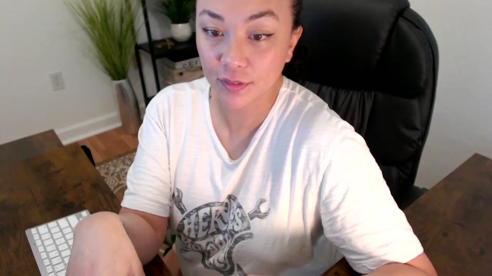 Gallery image thumbnail from MickaylaStar's myfreecams stream on, 03/31/2025, 20:09 image 18 of 20