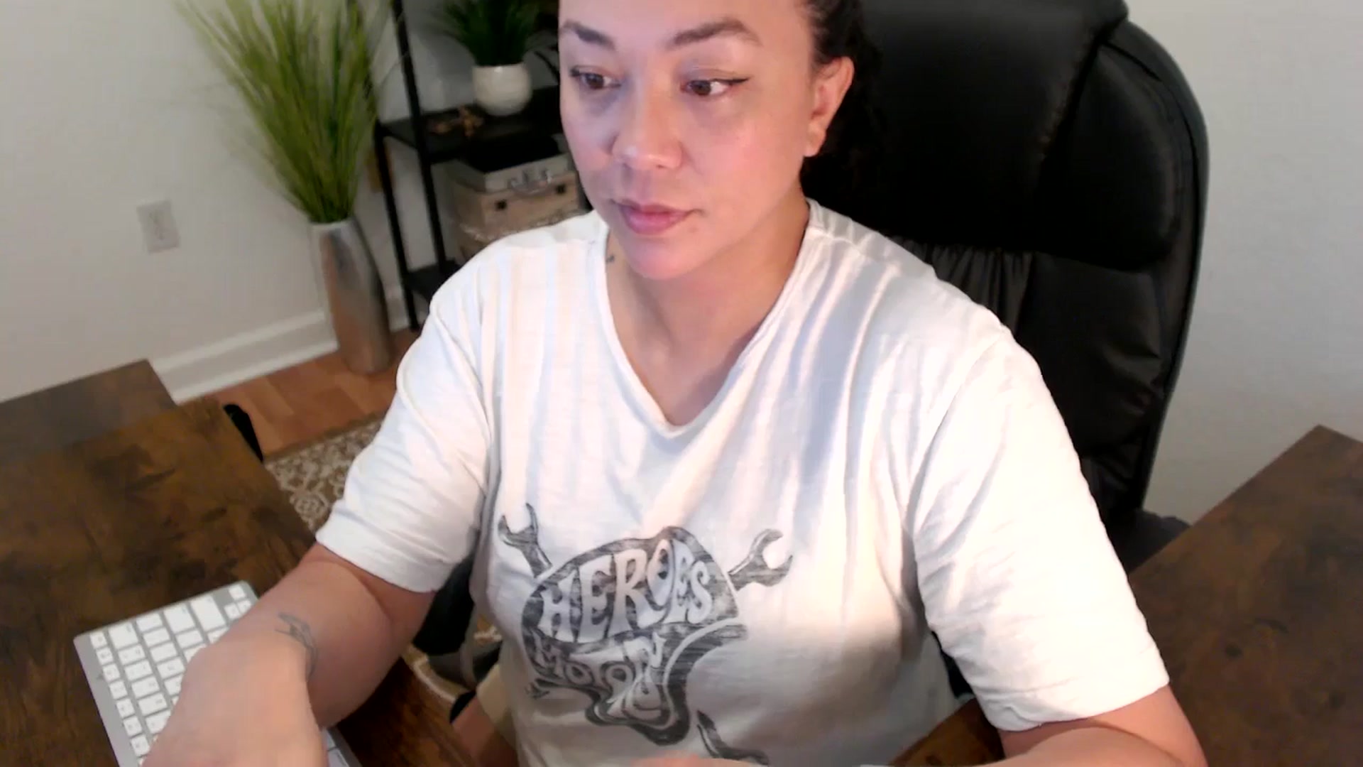 Gallery image thumbnail from MickaylaStar's myfreecams stream on, 03/31/2025, 20:09 image 17 of 20