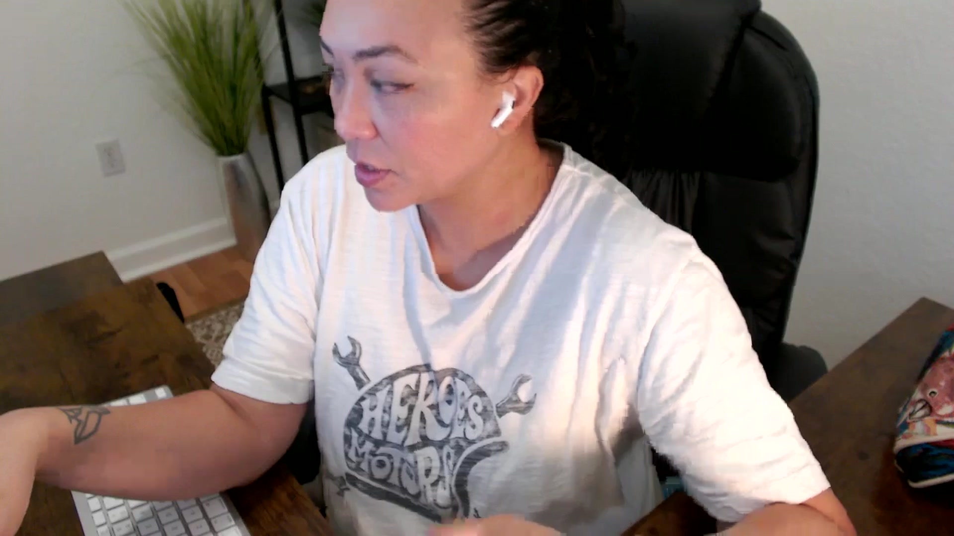 Gallery image thumbnail from MickaylaStar's myfreecams stream on, 03/31/2025, 20:22 image 20 of 20
