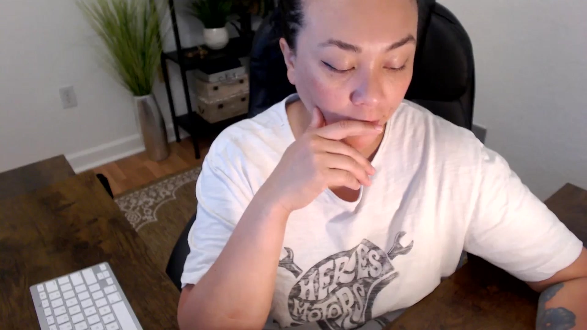 Gallery image thumbnail from MickaylaStar's myfreecams stream on, 03/31/2025, 20:22 image 4 of 20
