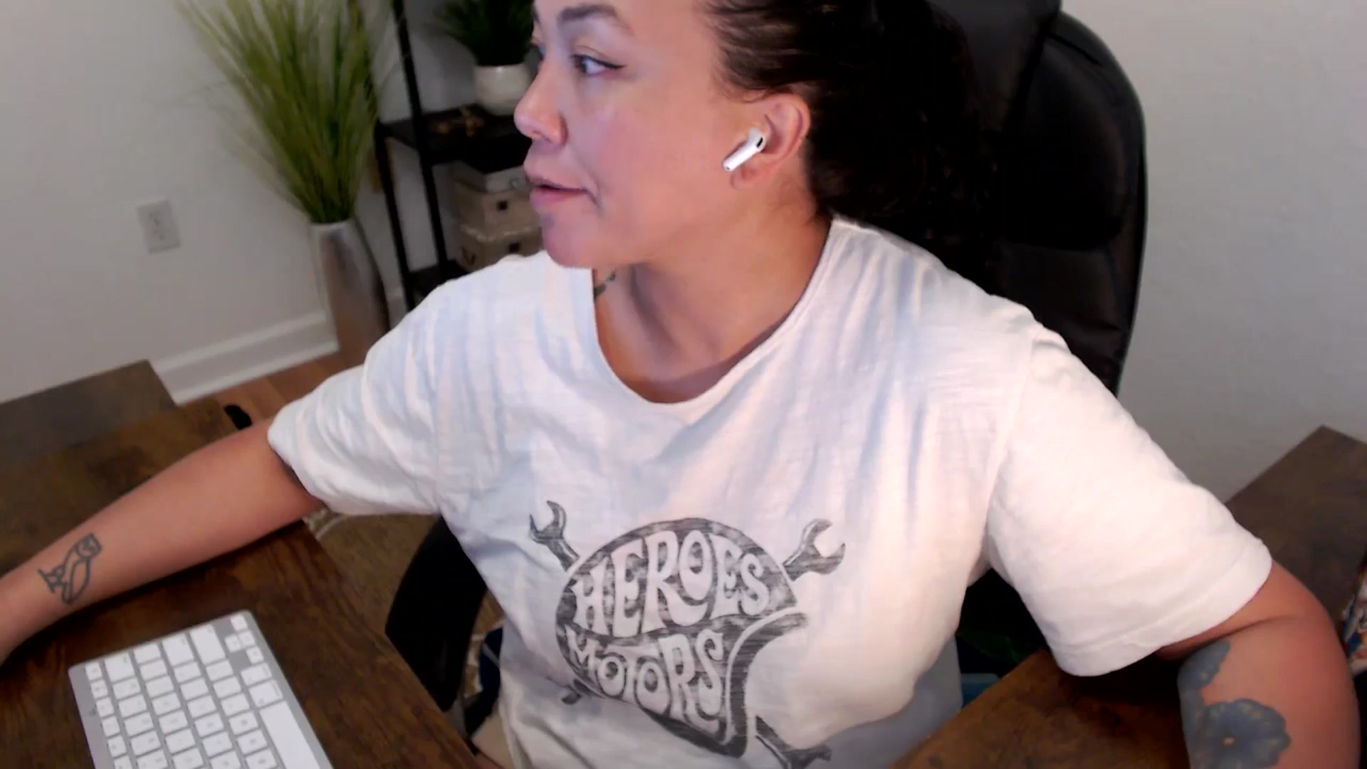 Gallery image thumbnail from MickaylaStar's myfreecams stream on, 03/31/2025, 20:22 image 7 of 20