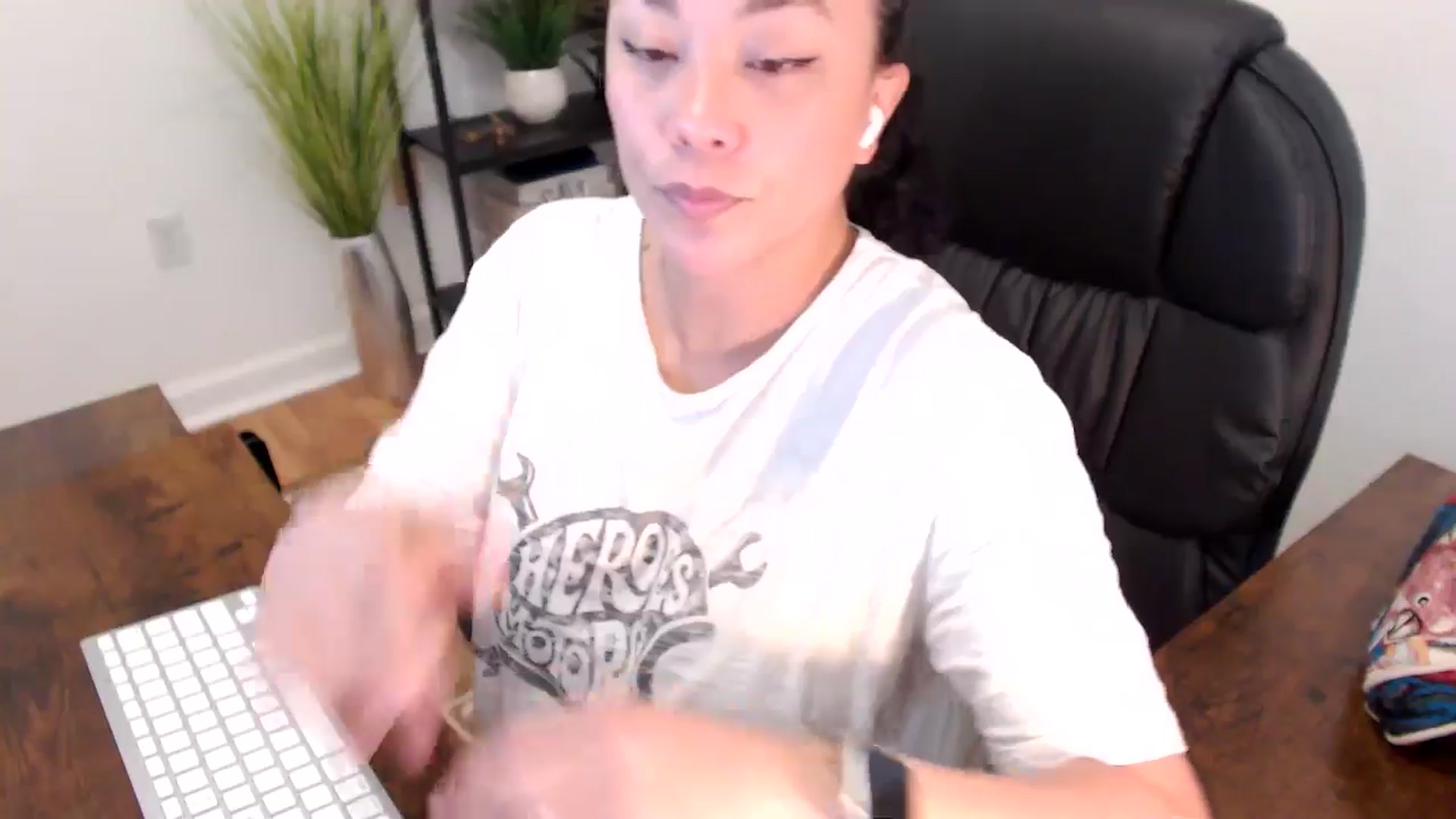 Gallery image thumbnail from MickaylaStar's myfreecams stream on, 03/31/2025, 20:22 image 11 of 20