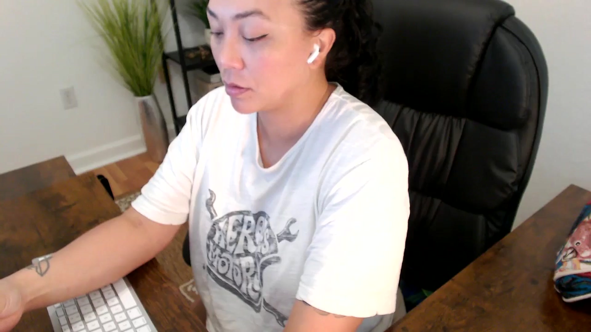 Gallery image thumbnail from MickaylaStar's myfreecams stream on, 03/31/2025, 20:22 image 13 of 20