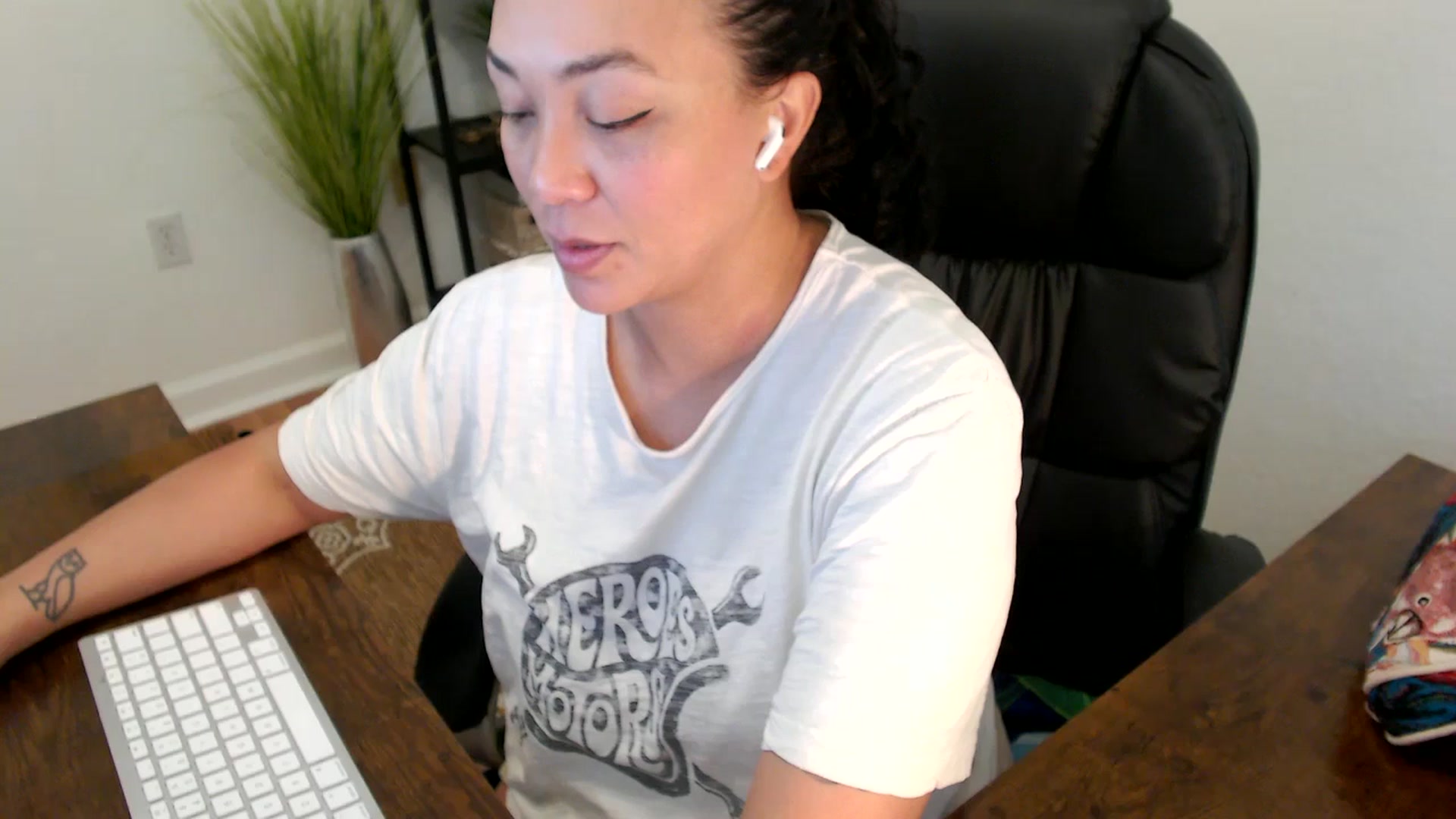 Gallery image thumbnail from MickaylaStar's myfreecams stream on, 03/31/2025, 20:22 image 18 of 20
