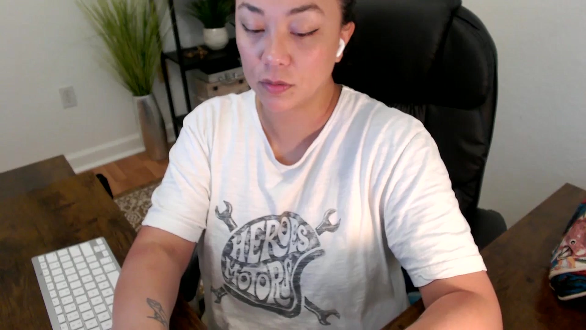 Gallery image thumbnail from MickaylaStar's myfreecams stream on, 03/31/2025, 20:22 image 19 of 20