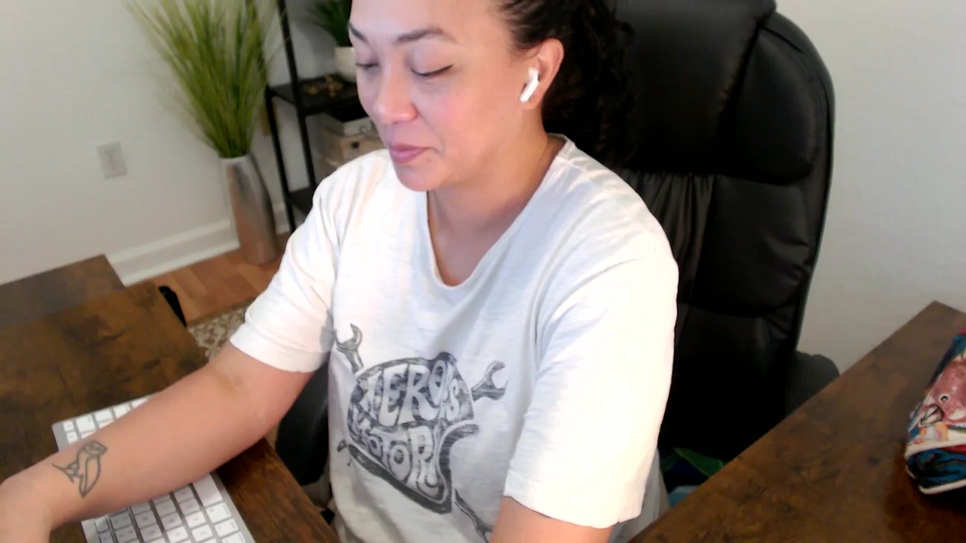 Gallery image thumbnail from MickaylaStar's myfreecams stream on, 03/31/2025, 20:22 image 17 of 20