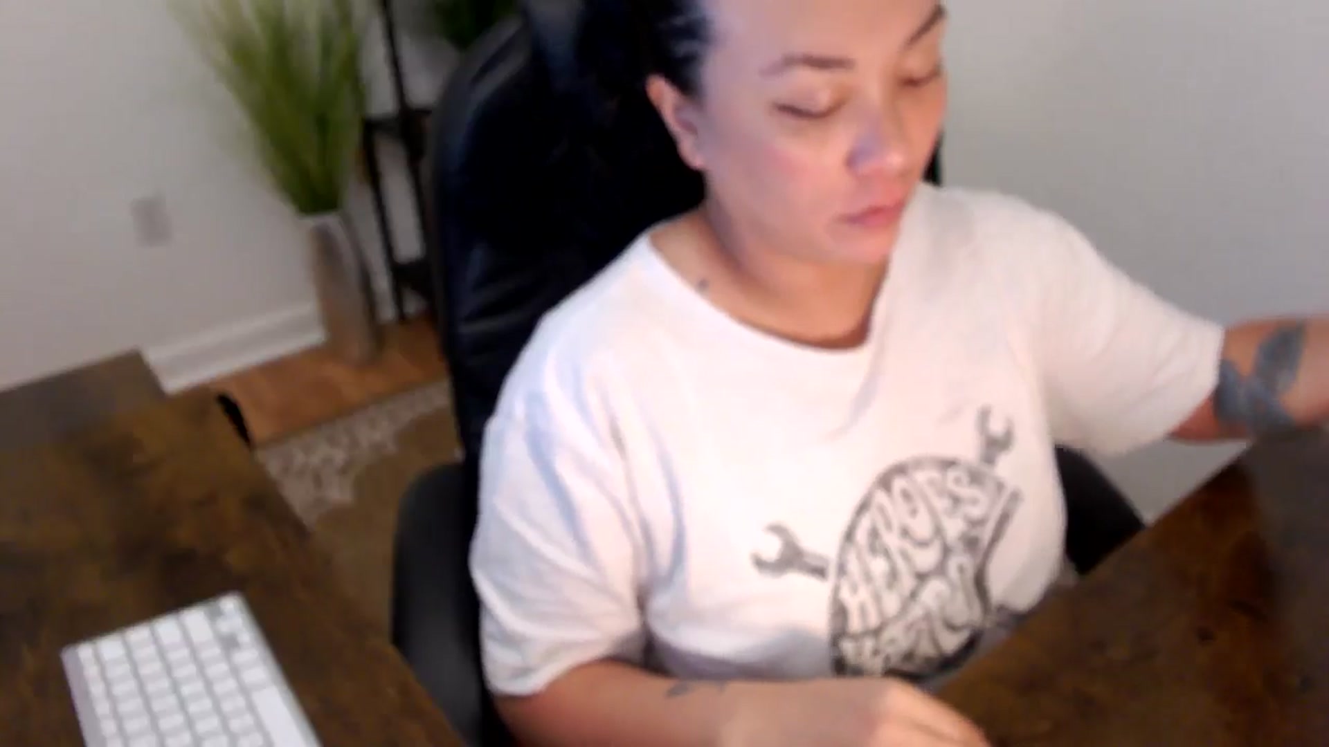 Gallery image thumbnail from MickaylaStar's myfreecams stream on, 03/31/2025, 20:22 image 5 of 20