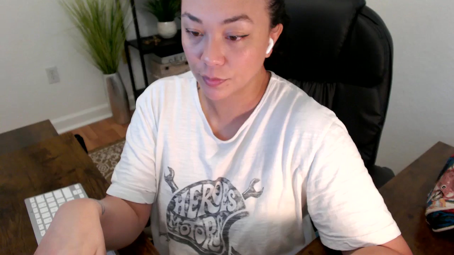 Gallery image thumbnail from MickaylaStar's myfreecams stream on, 03/31/2025, 20:22 image 16 of 20