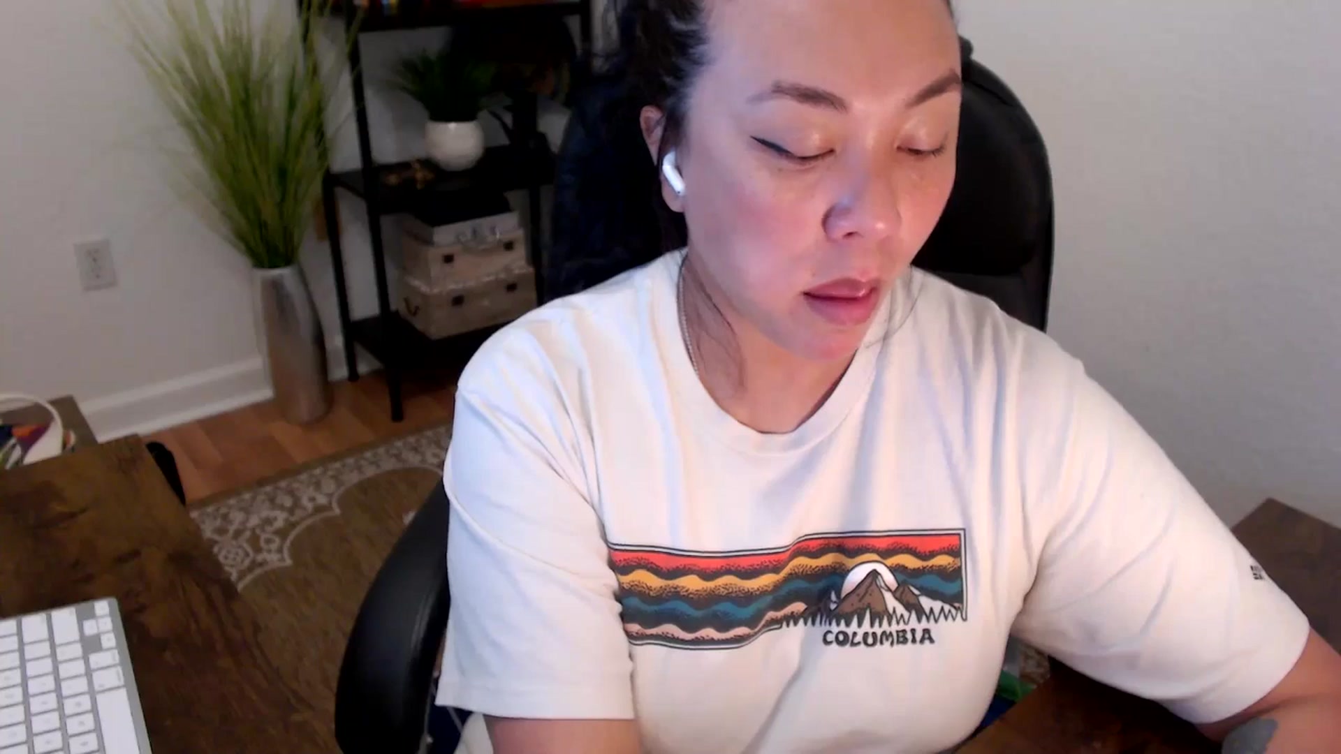 Gallery image thumbnail from MickaylaStar's myfreecams stream on, 04/01/2025, 14:17 image 10 of 20