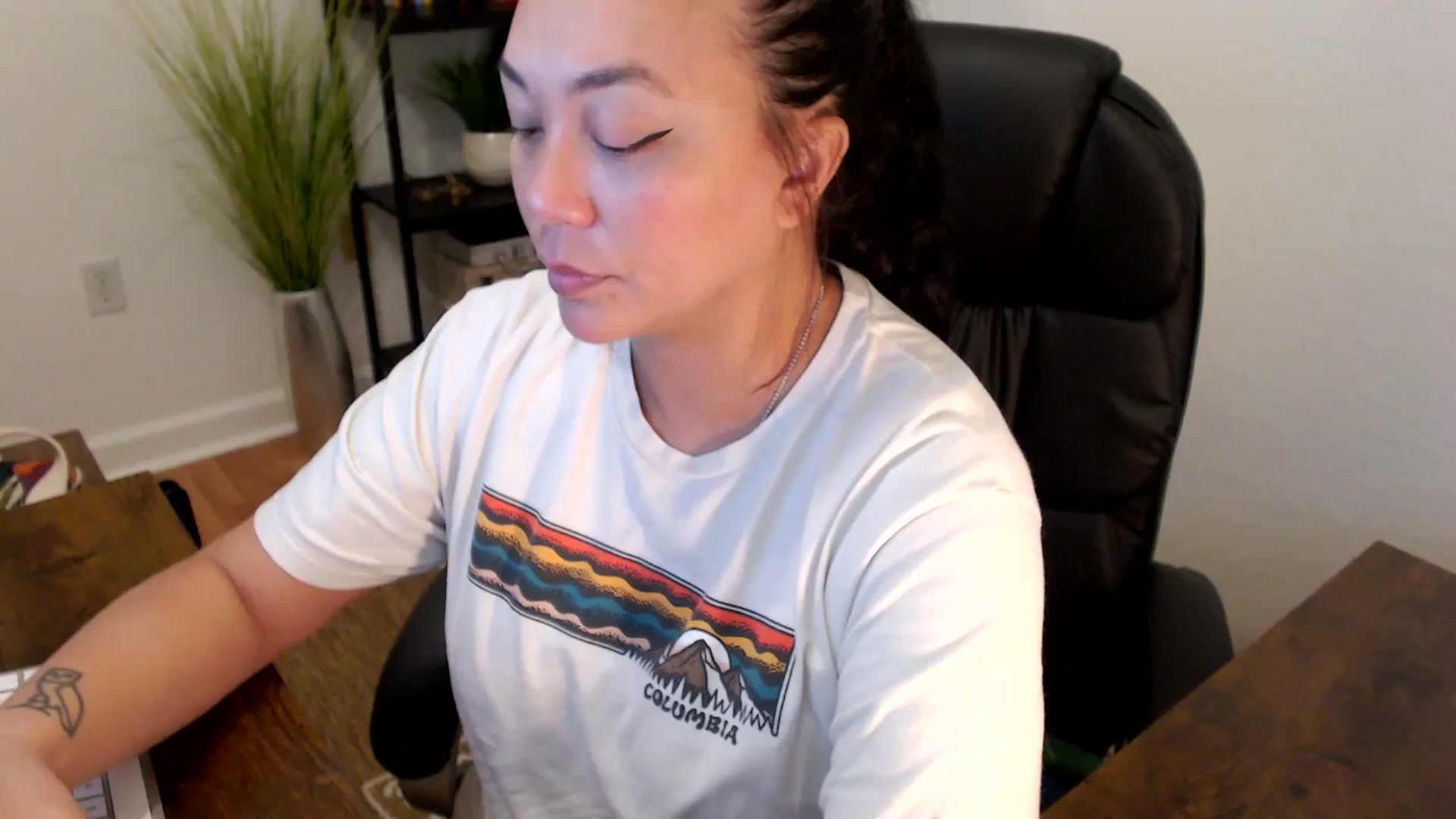 Gallery image thumbnail from MickaylaStar's myfreecams stream on, 04/01/2025, 14:17 image 8 of 20