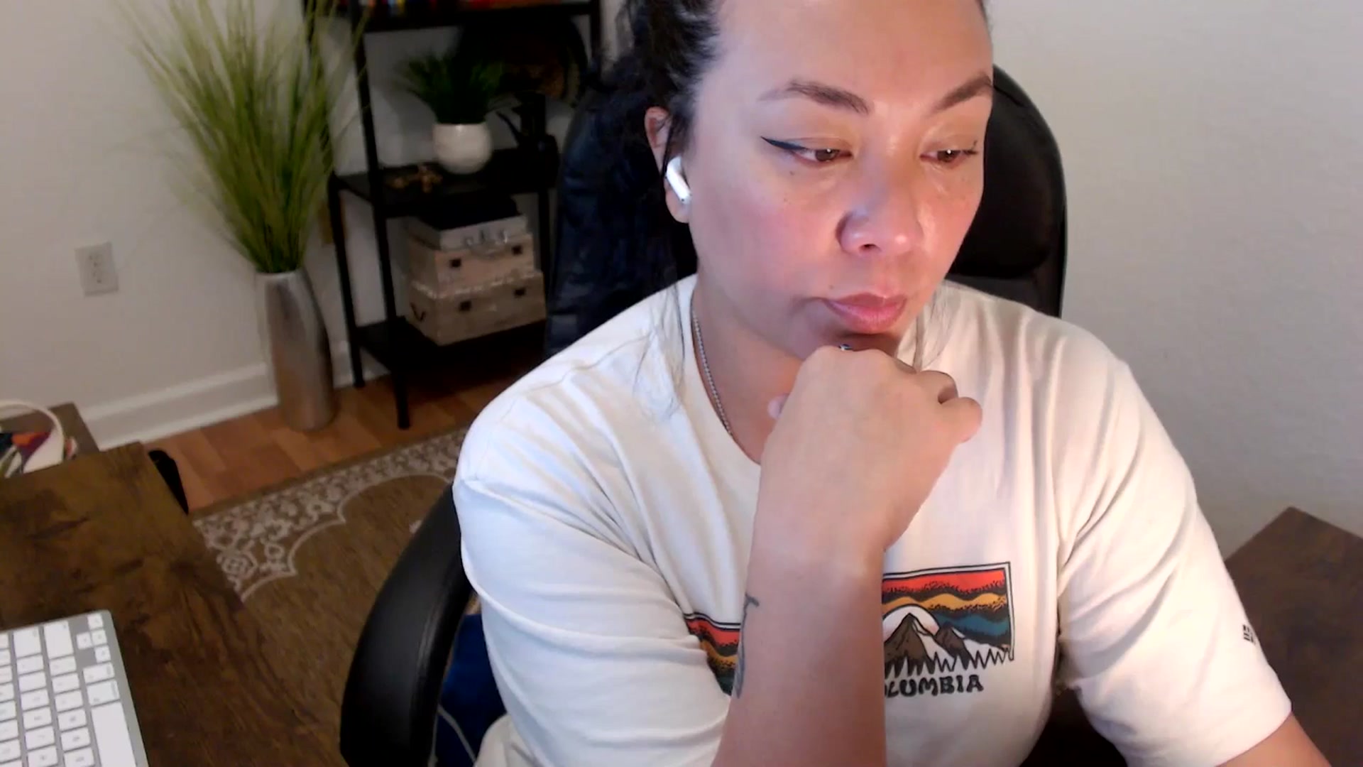 Gallery image thumbnail from MickaylaStar's myfreecams stream on, 04/01/2025, 14:17 image 17 of 20