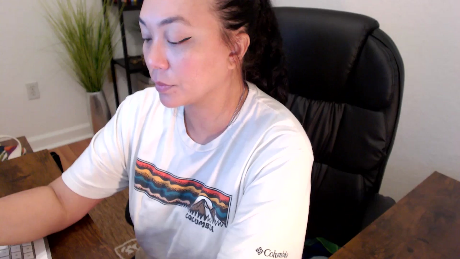 Gallery image thumbnail from MickaylaStar's myfreecams stream on, 04/01/2025, 14:17 image 12 of 20