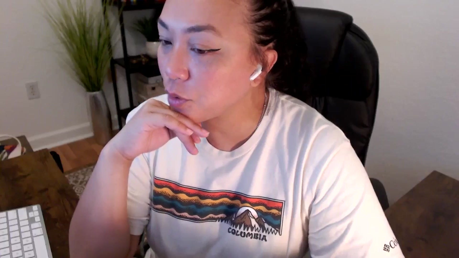 Gallery image thumbnail from MickaylaStar's myfreecams stream on, 04/01/2025, 14:17 image 5 of 20