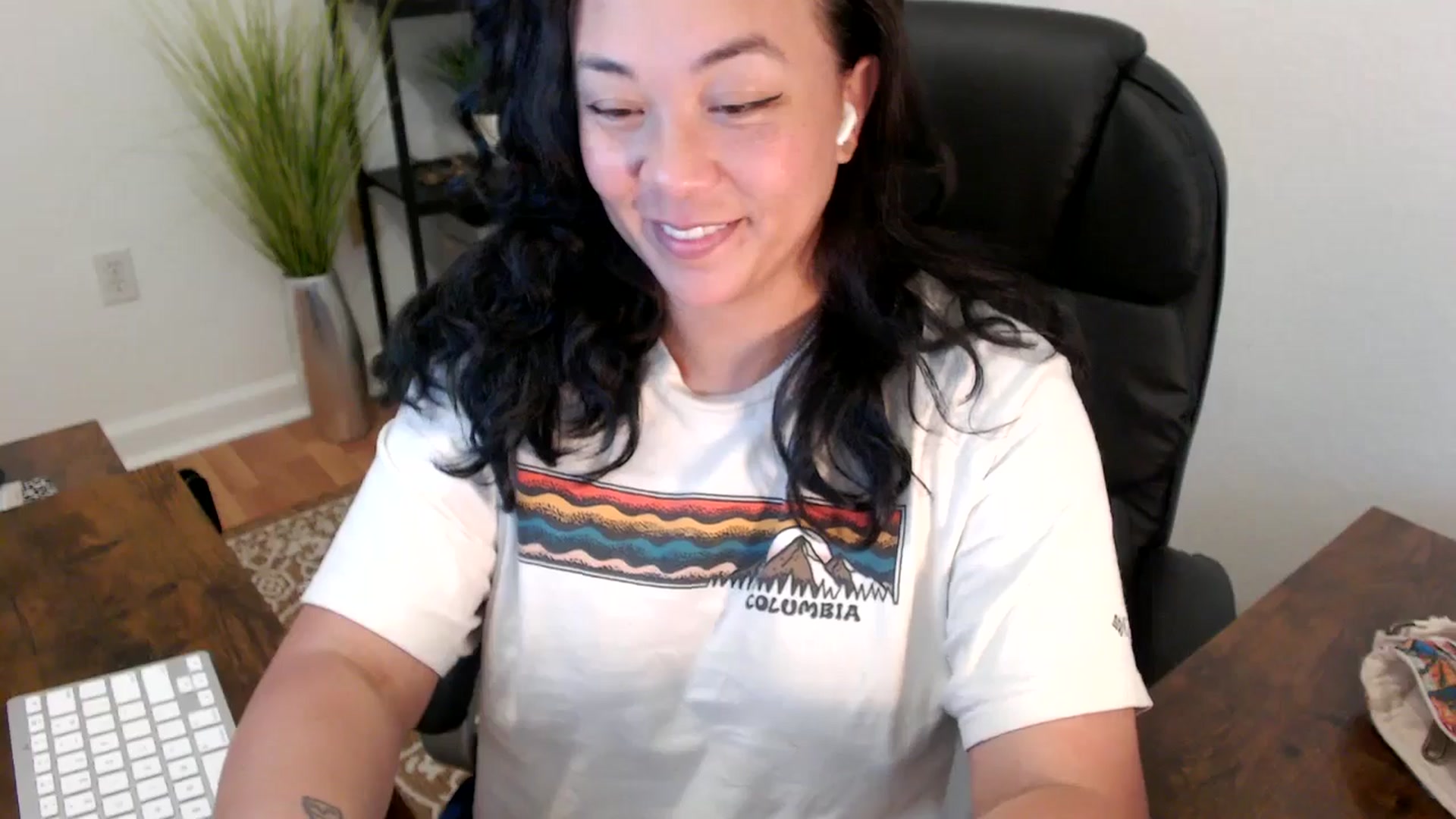 Gallery image thumbnail from MickaylaStar's myfreecams stream on, 04/01/2025, 18:55 image 11 of 20