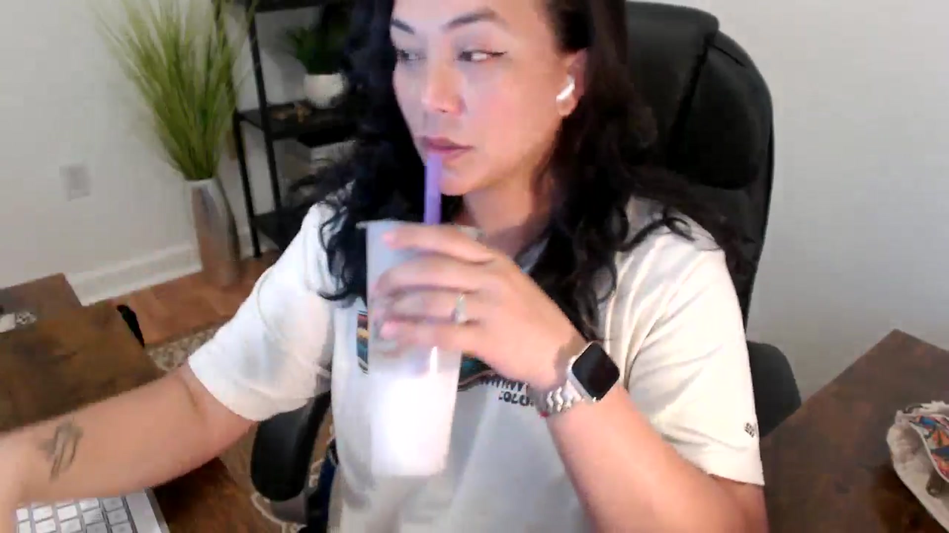 Gallery image thumbnail from MickaylaStar's myfreecams stream on, 04/01/2025, 18:55 image 18 of 20