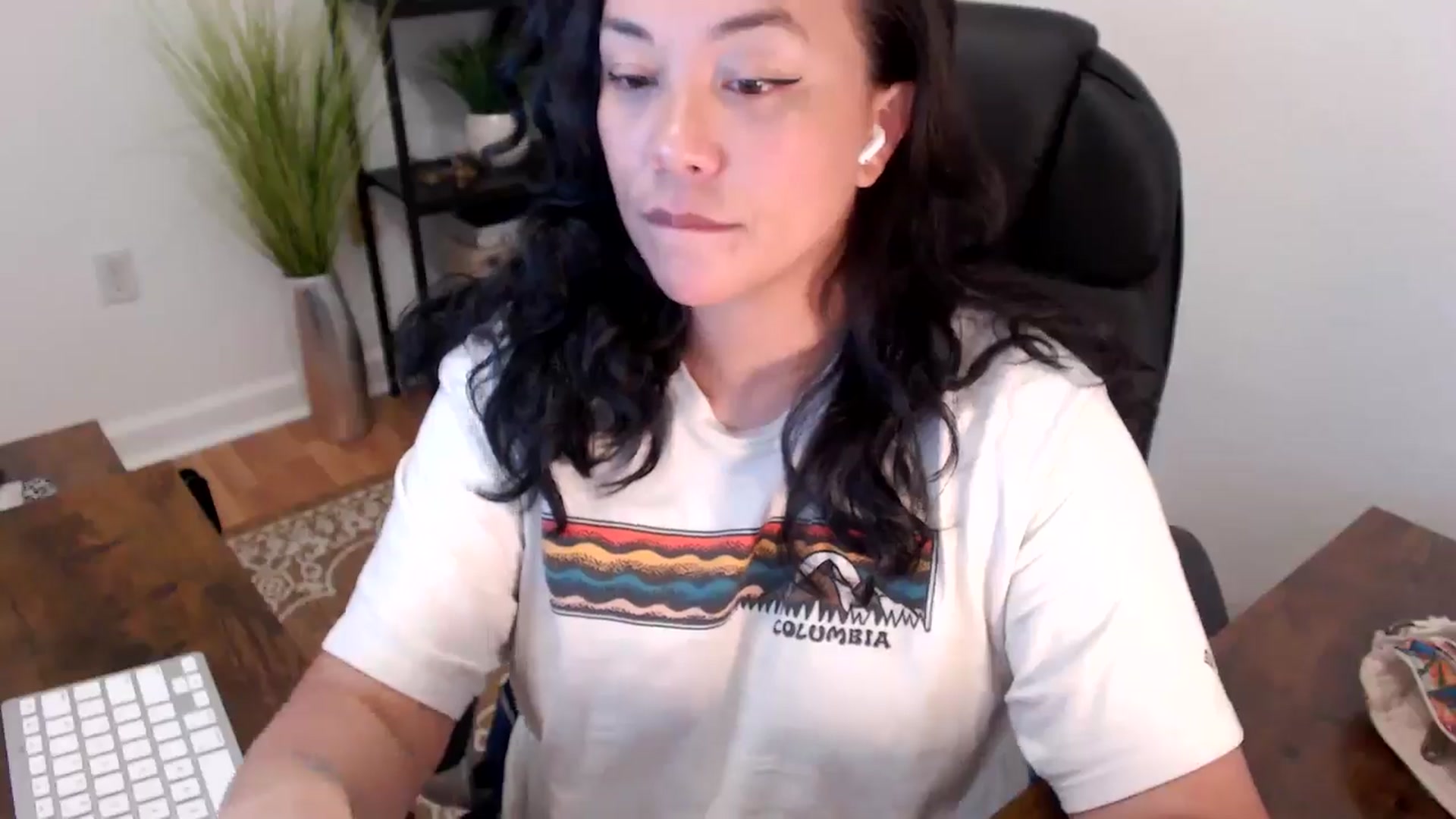 Gallery image thumbnail from MickaylaStar's myfreecams stream on, 04/01/2025, 18:55 image 17 of 20