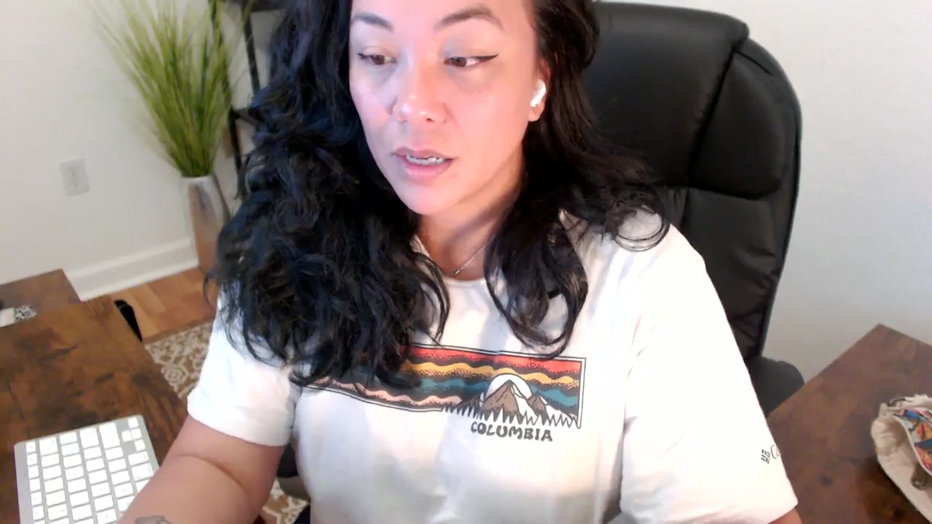 Gallery image thumbnail from MickaylaStar's myfreecams stream on, 04/01/2025, 18:55 image 7 of 20