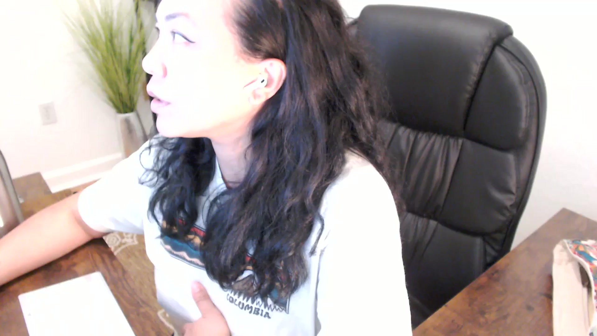 Gallery image thumbnail from MickaylaStar's myfreecams stream on, 04/01/2025, 20:48 image 8 of 20