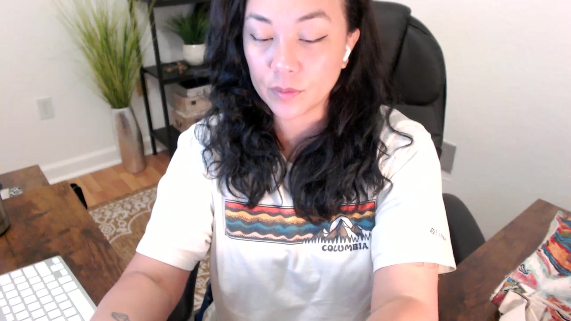 Gallery image thumbnail from MickaylaStar's myfreecams stream on, 04/01/2025, 20:48 image 4 of 20