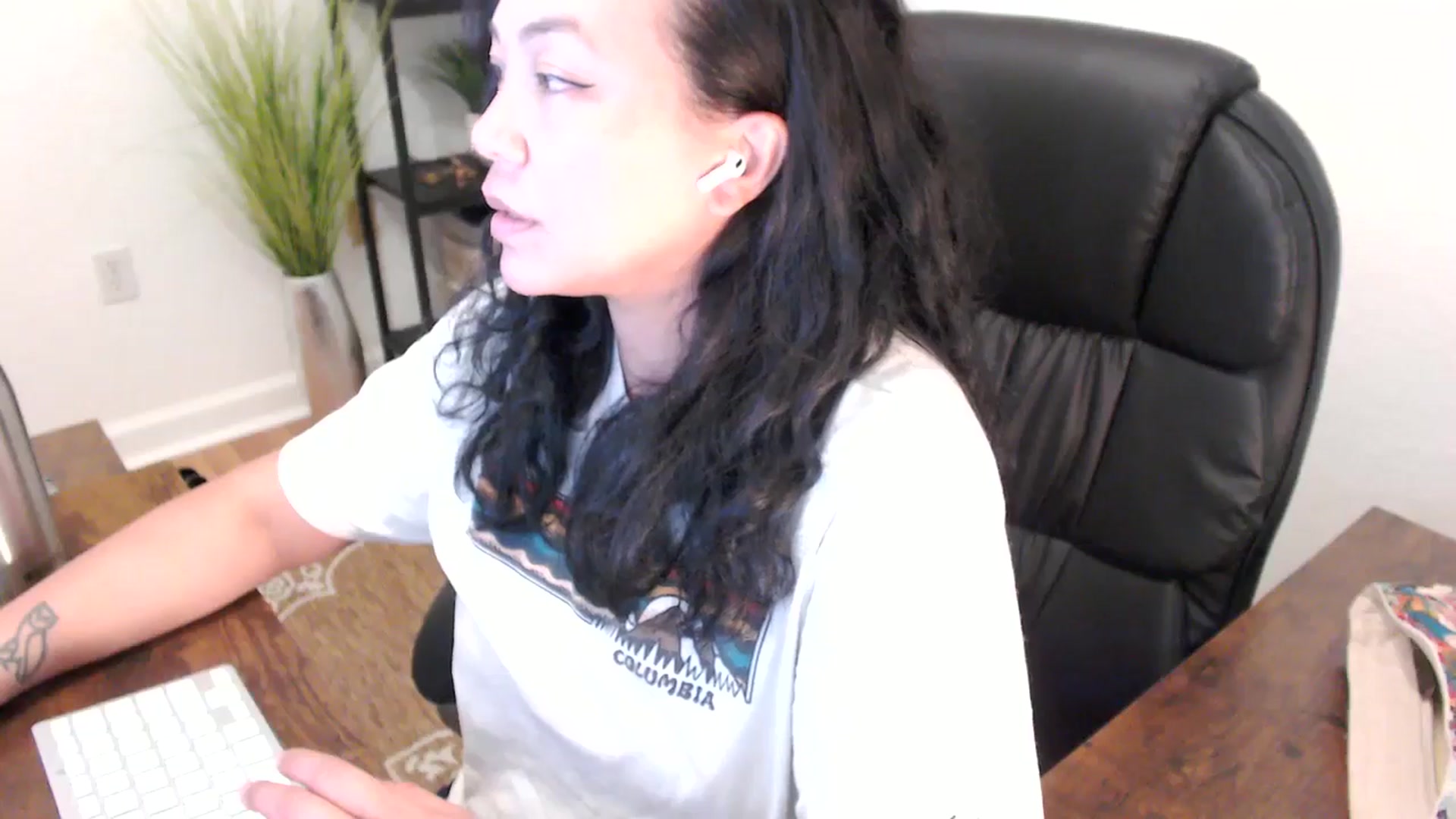 Gallery image thumbnail from MickaylaStar's myfreecams stream on, 04/01/2025, 20:48 image 9 of 20