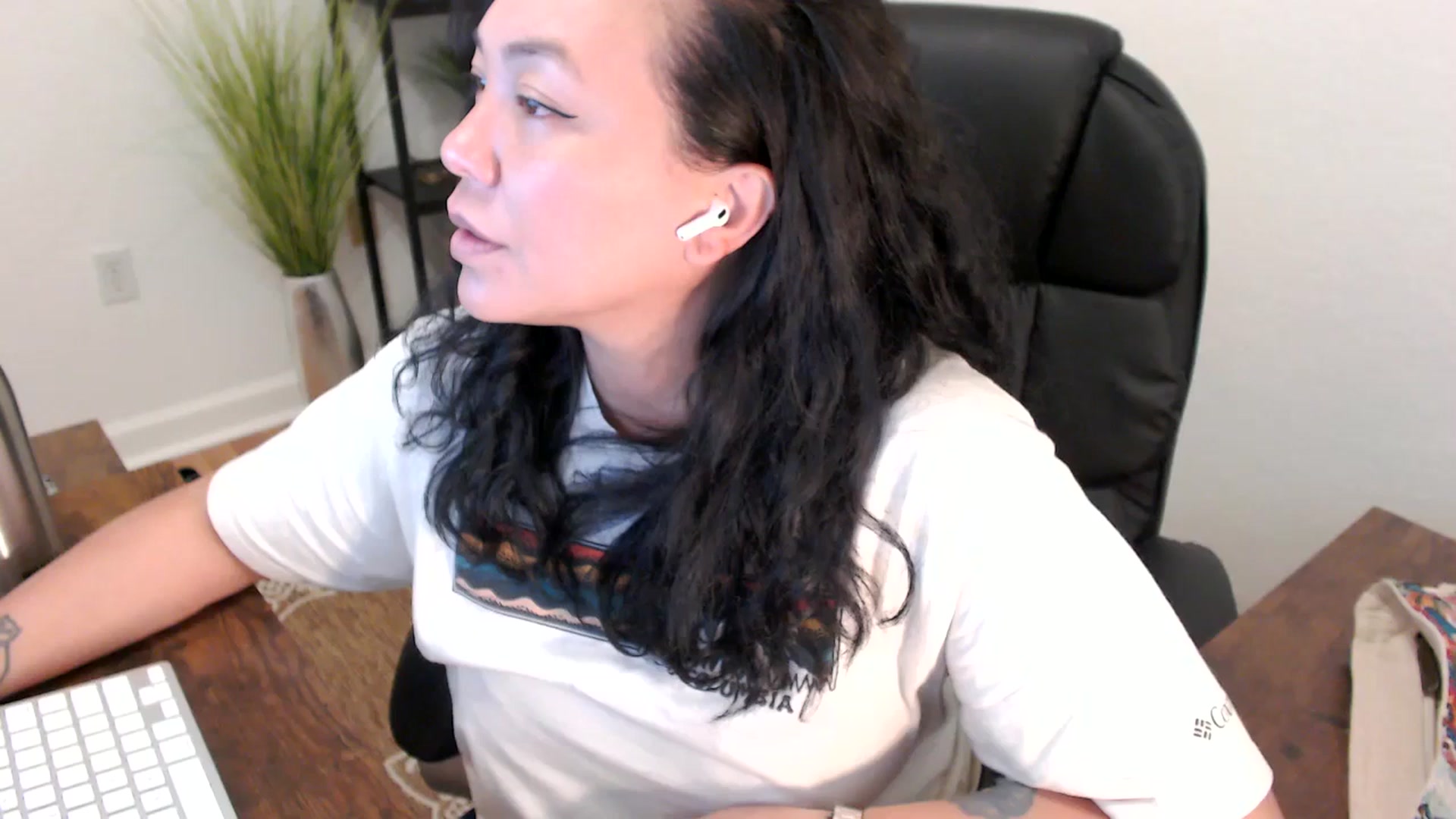 Gallery image thumbnail from MickaylaStar's myfreecams stream on, 04/01/2025, 20:48 image 13 of 20