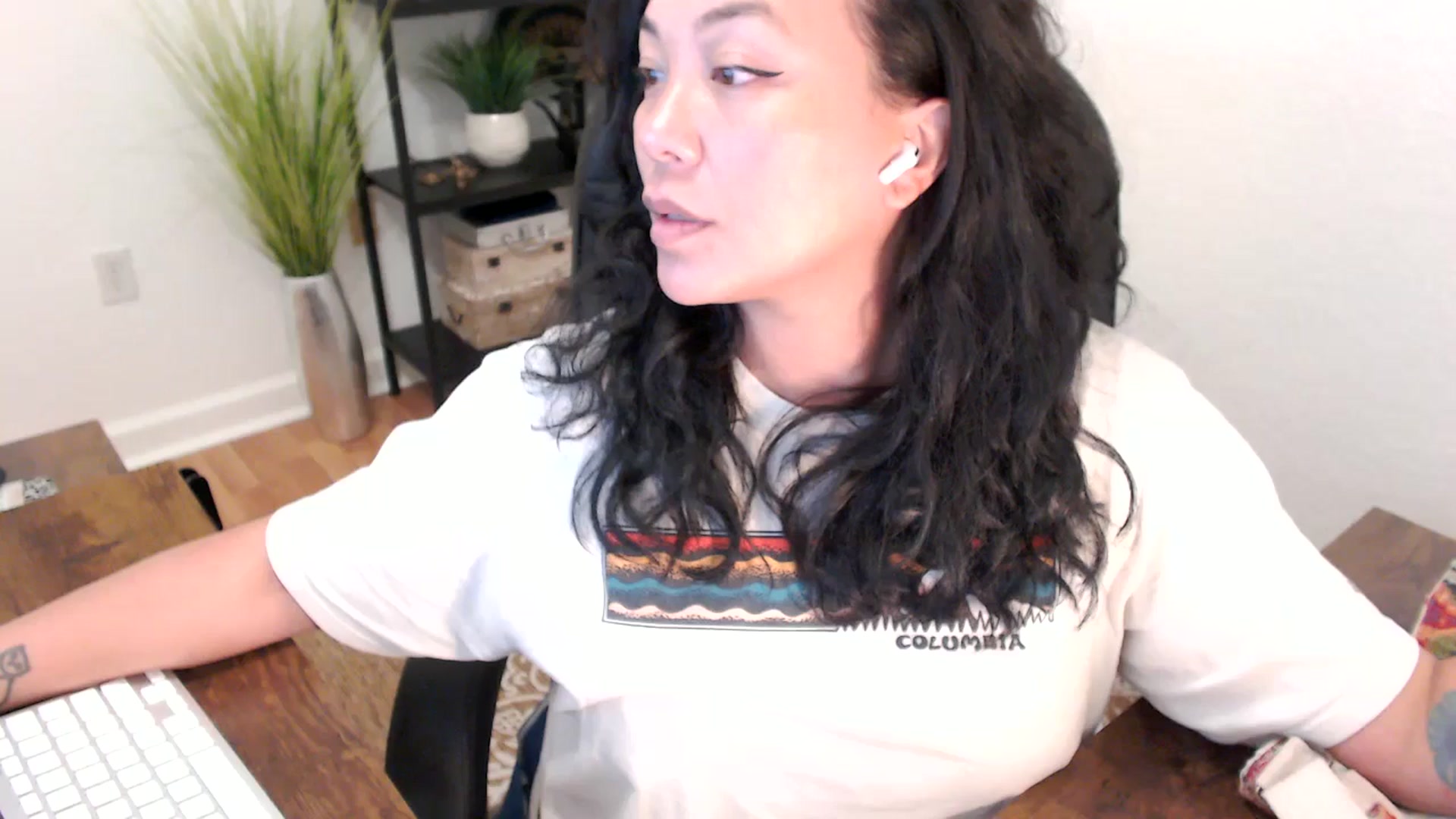 Gallery image thumbnail from MickaylaStar's myfreecams stream on, 04/01/2025, 20:48 image 18 of 20