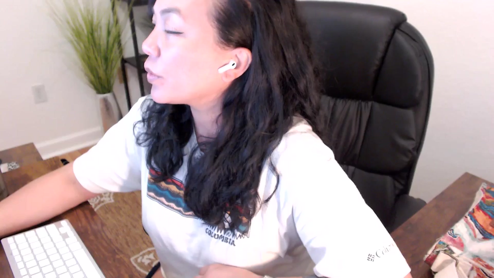Gallery image thumbnail from MickaylaStar's myfreecams stream on, 04/01/2025, 20:48 image 5 of 20