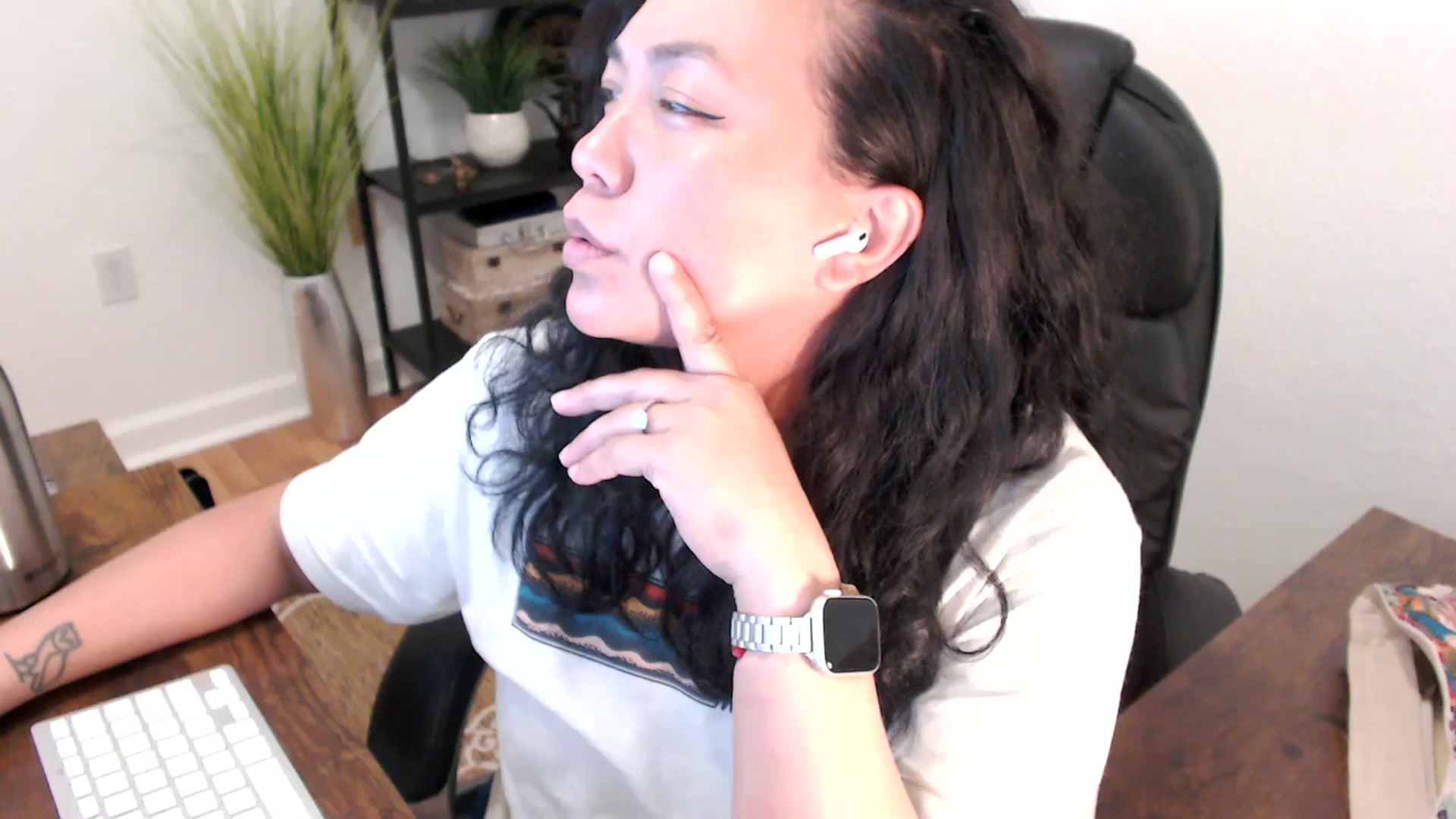 Gallery image thumbnail from MickaylaStar's myfreecams stream on, 04/01/2025, 20:48 image 10 of 20