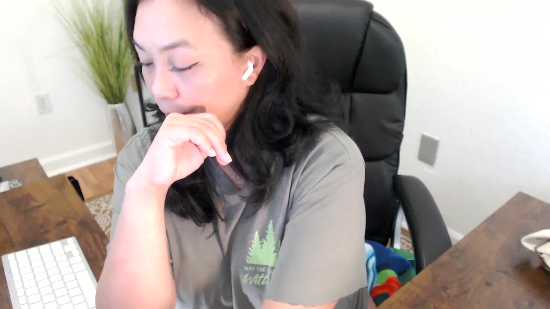 Gallery image thumbnail from MickaylaStar's myfreecams stream on, 04/02/2025, 21:25 image 18 of 20