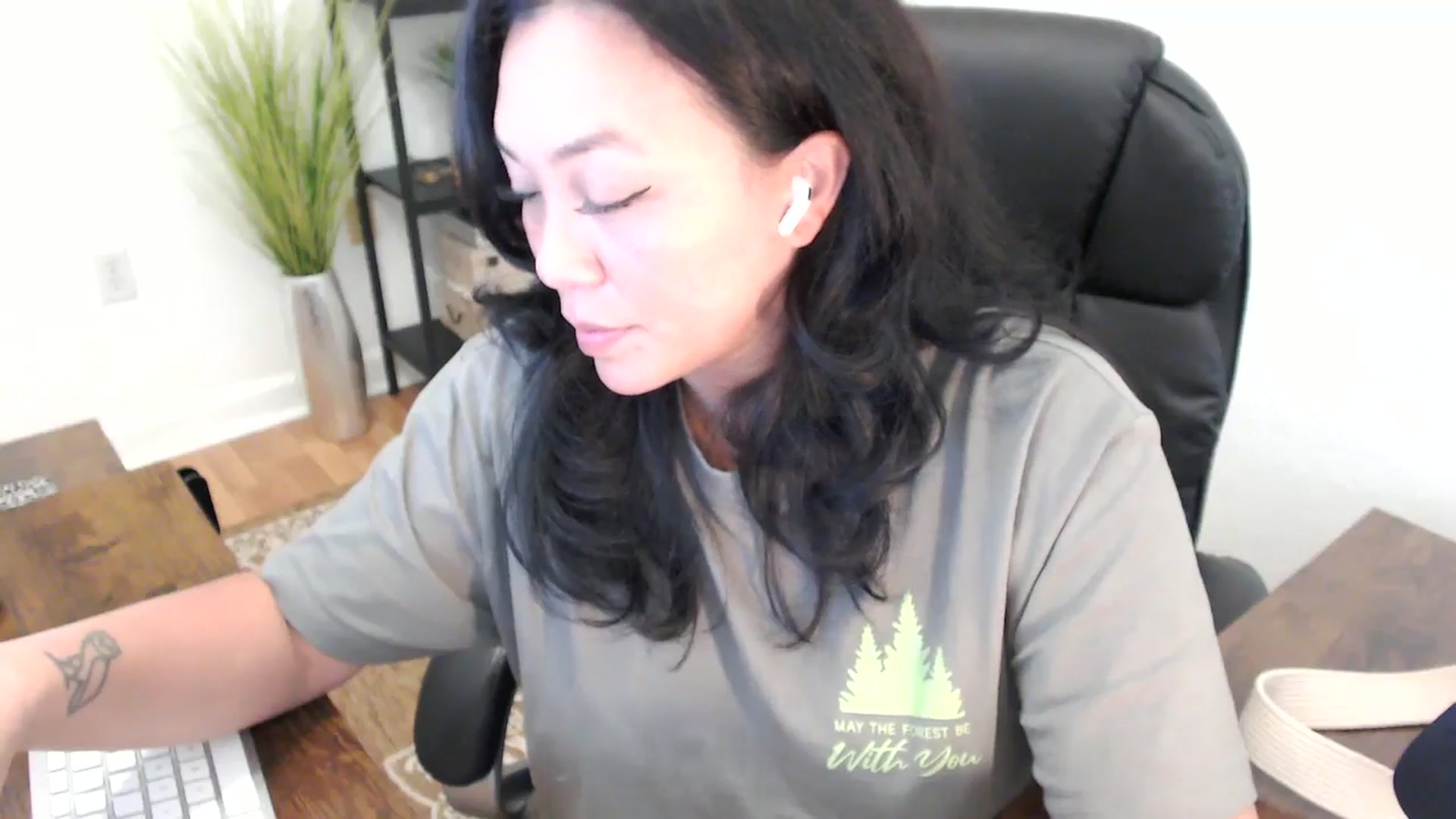Gallery image thumbnail from MickaylaStar's myfreecams stream on, 04/02/2025, 21:59 image 13 of 20