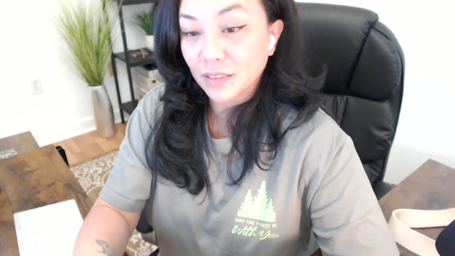 Gallery image thumbnail from MickaylaStar's myfreecams stream on, 04/02/2025, 21:59 image 7 of 20