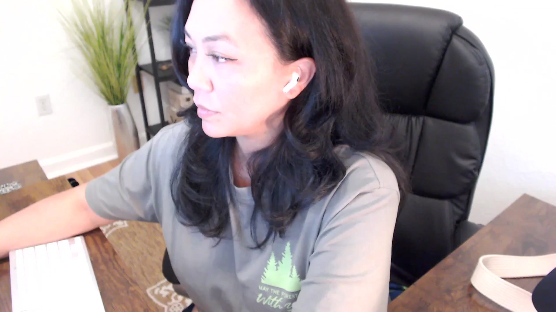 Gallery image thumbnail from MickaylaStar's myfreecams stream on, 04/02/2025, 21:59 image 10 of 20
