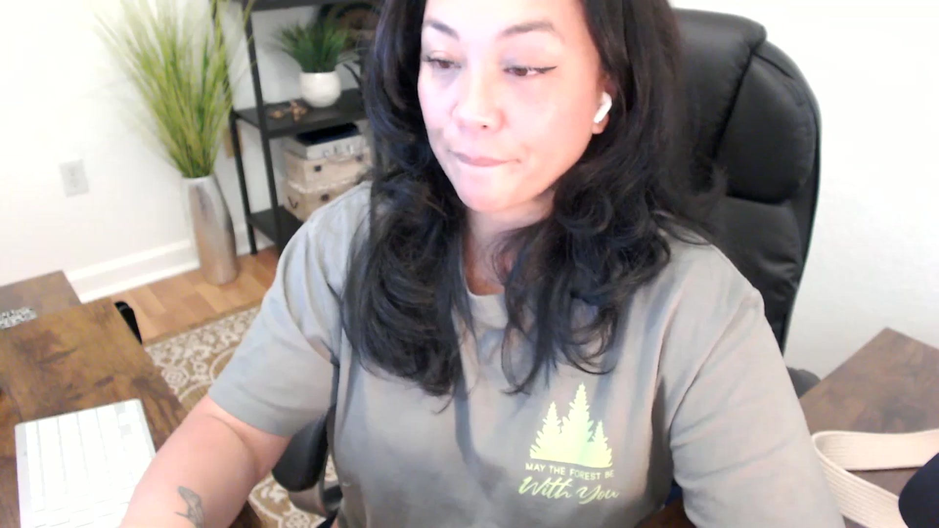 Gallery image thumbnail from MickaylaStar's myfreecams stream on, 04/02/2025, 21:59 image 16 of 20