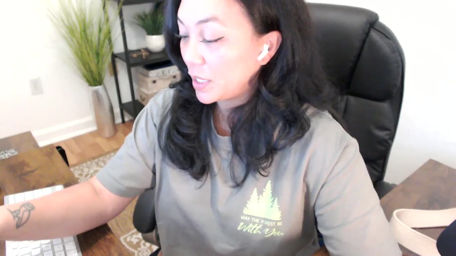 Gallery image thumbnail from MickaylaStar's myfreecams stream on, 04/02/2025, 21:59 image 8 of 20