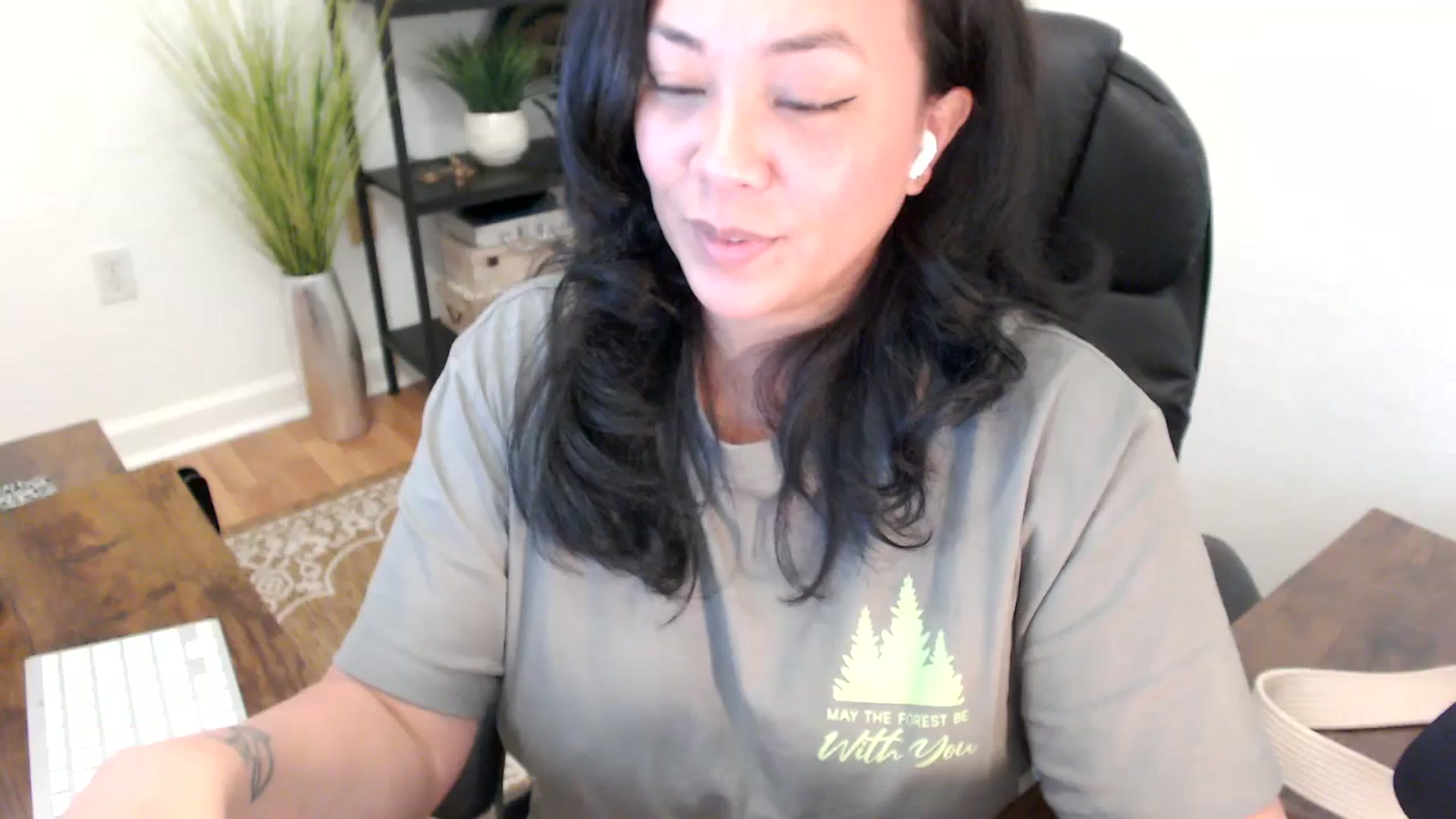Gallery image thumbnail from MickaylaStar's myfreecams stream on, 04/02/2025, 21:59 image 12 of 20