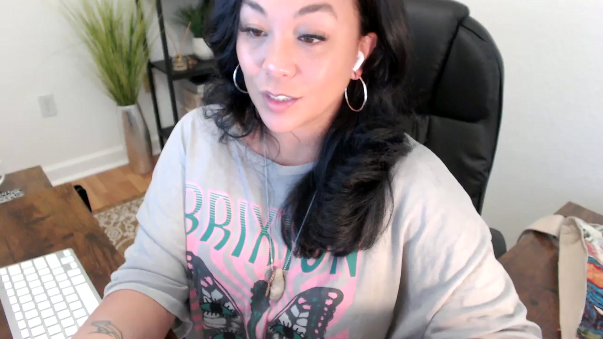 Gallery image thumbnail from MickaylaStar's myfreecams stream on, 04/03/2025, 20:19 image 11 of 20